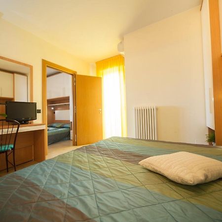Residence Il Capodoglio Римини Екстериор снимка