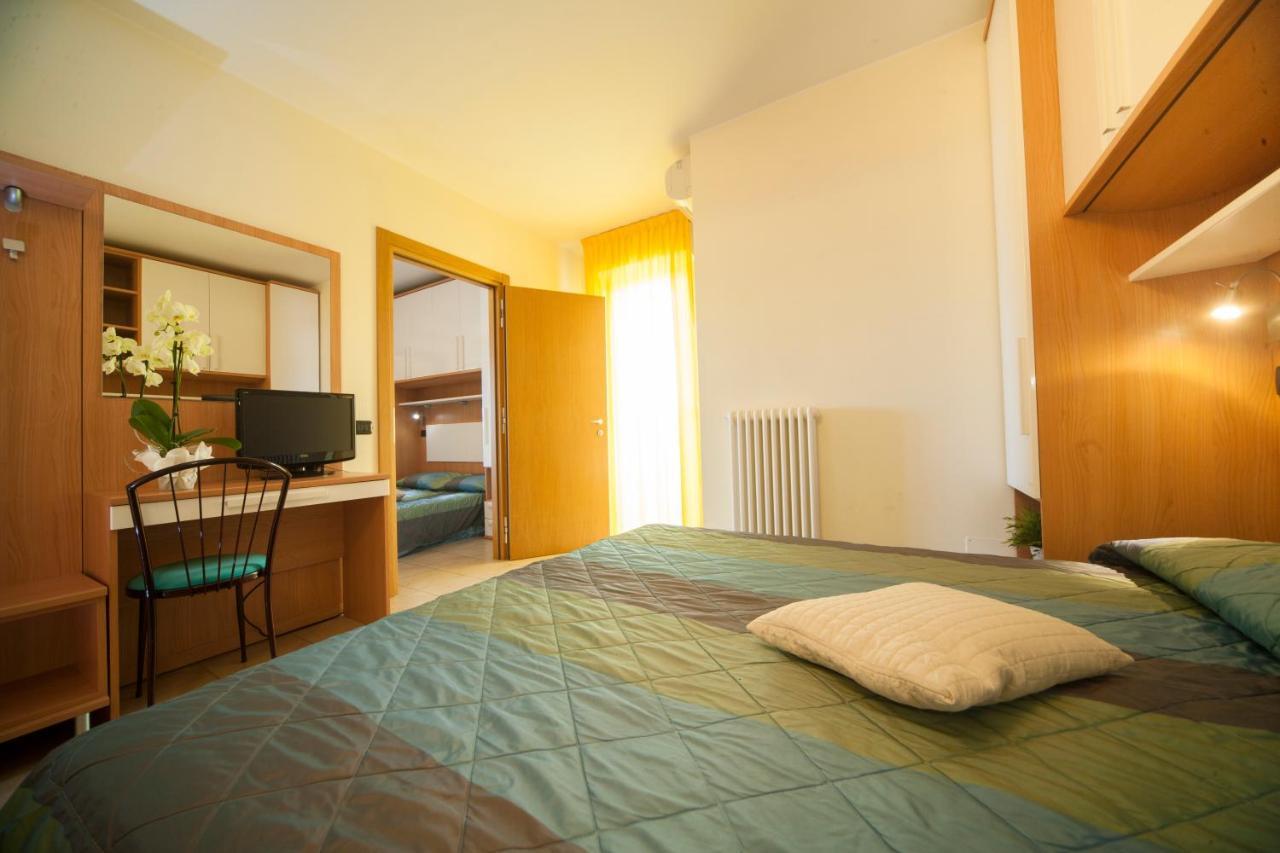 Residence Il Capodoglio Римини Екстериор снимка
