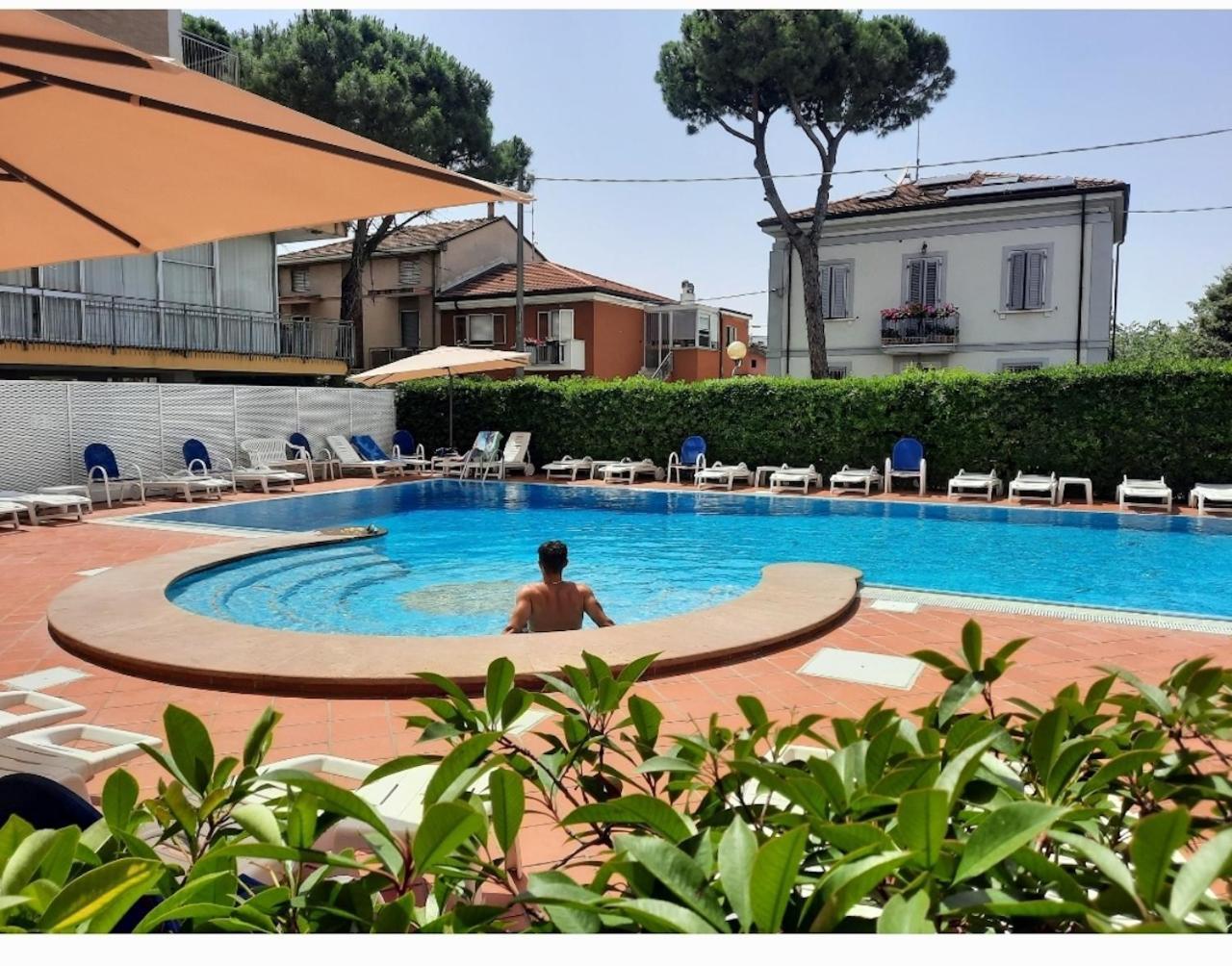 Residence Il Capodoglio Римини Екстериор снимка