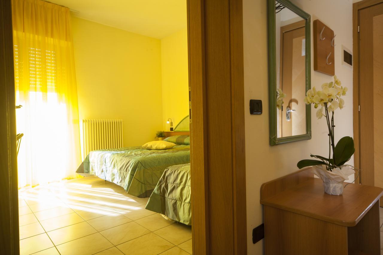 Residence Il Capodoglio Римини Екстериор снимка