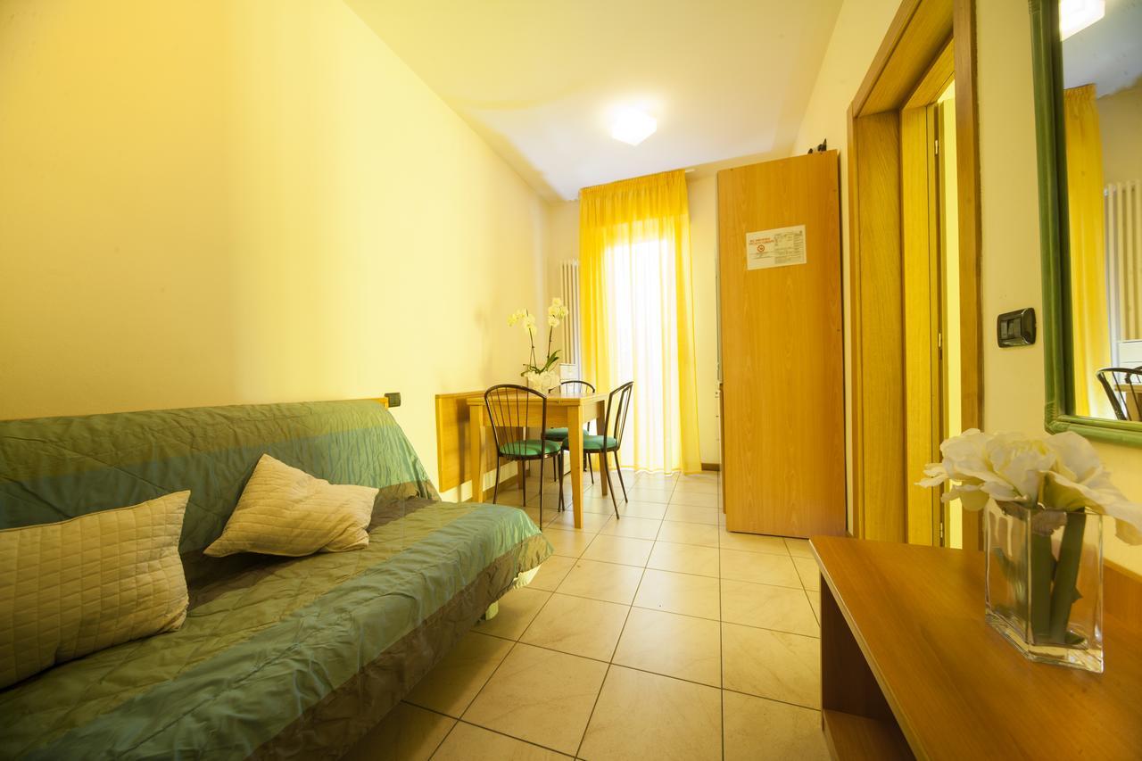 Residence Il Capodoglio Римини Екстериор снимка