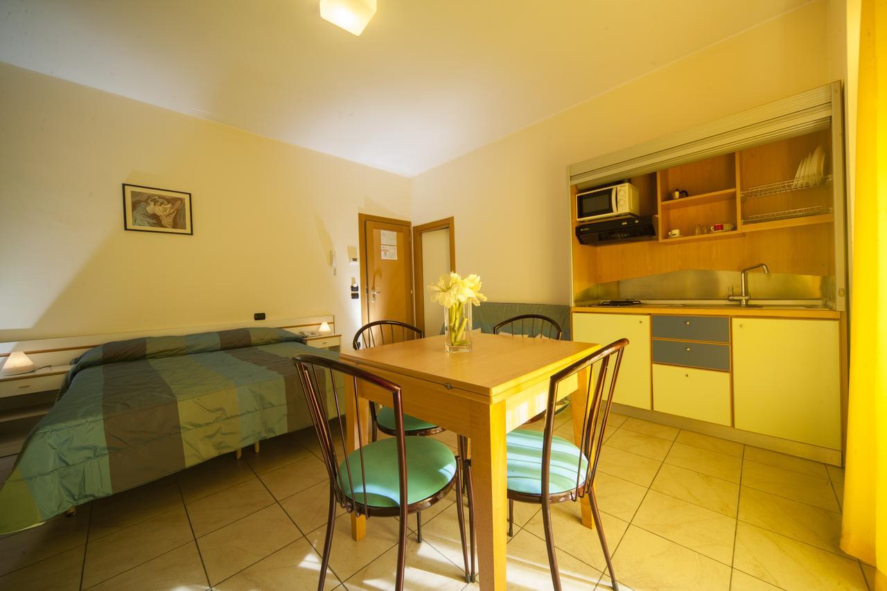 Residence Il Capodoglio Римини Екстериор снимка