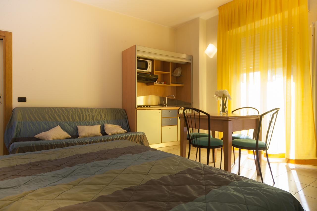 Residence Il Capodoglio Римини Екстериор снимка