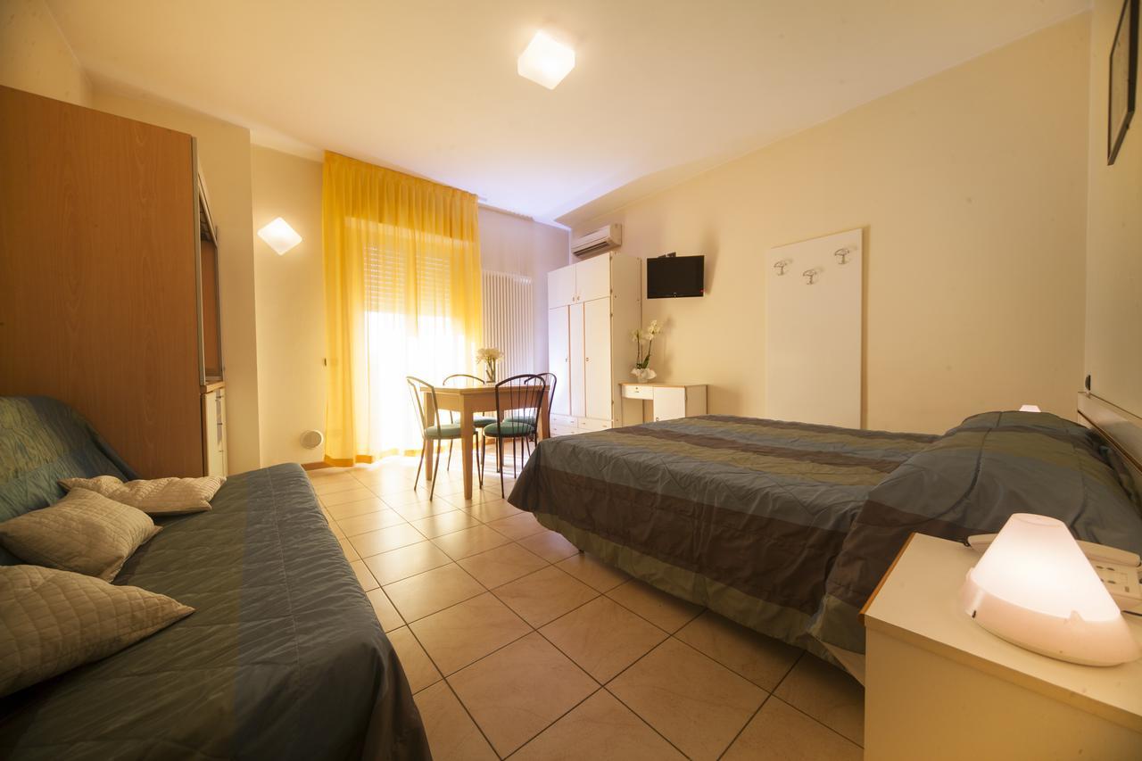 Residence Il Capodoglio Римини Екстериор снимка